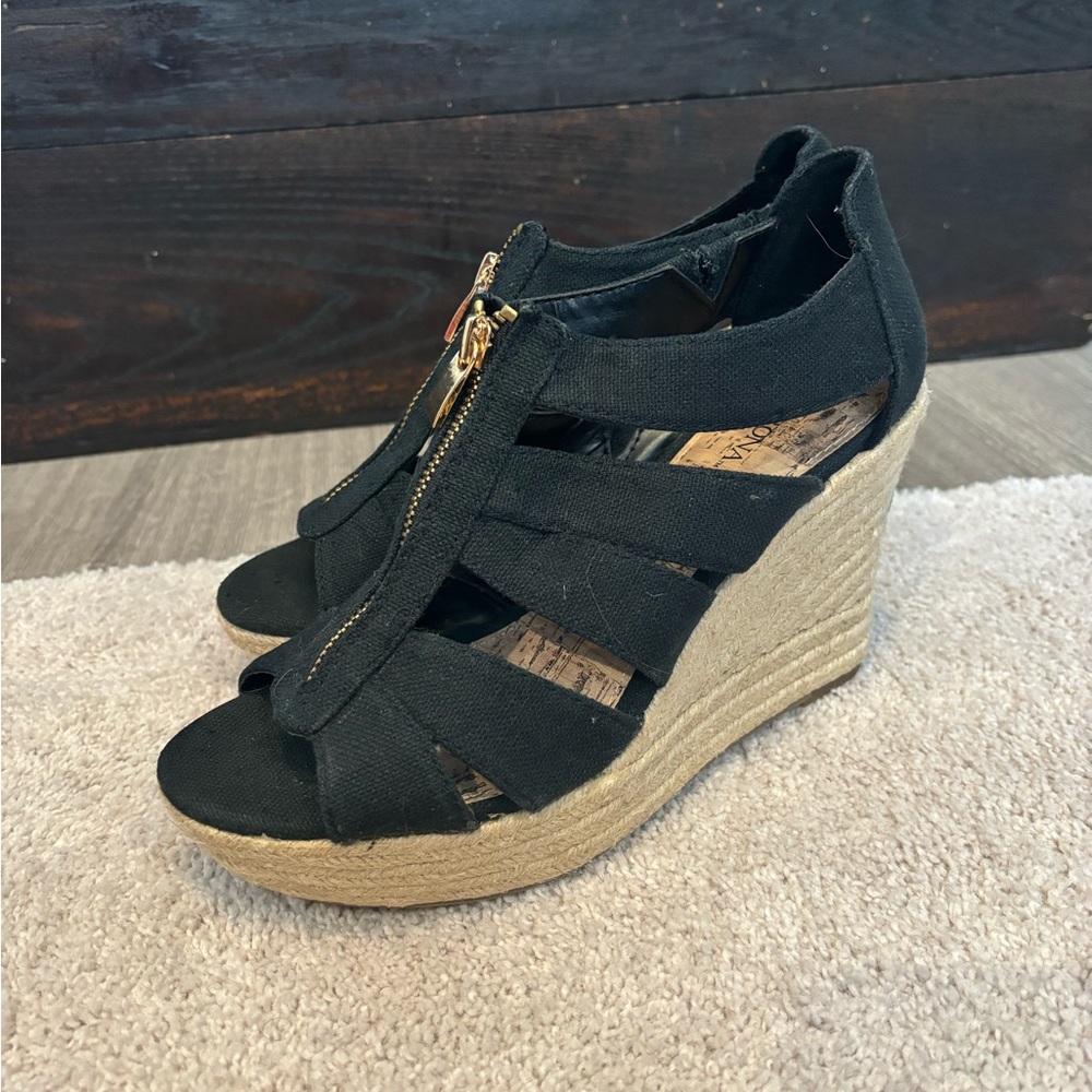 Black and tan wedges